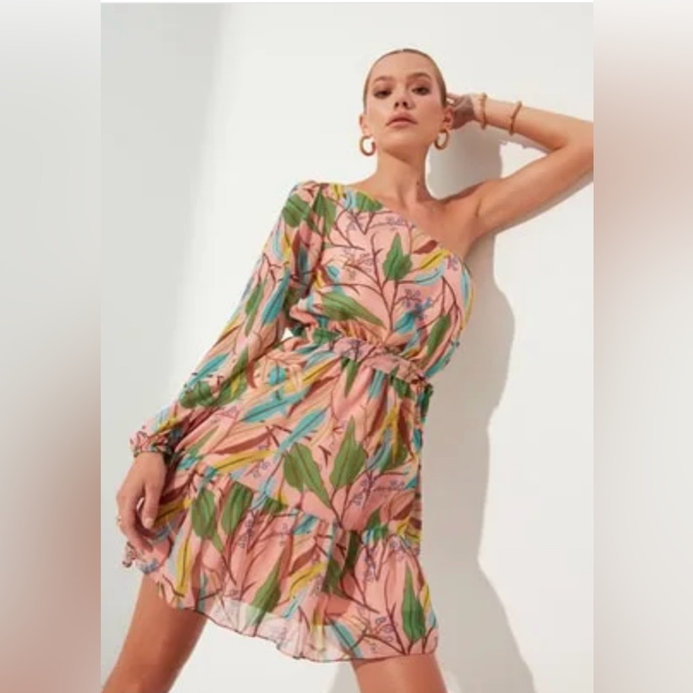 HP! x4 ✨ One-Shoulder Floral Mini Dress - Size S